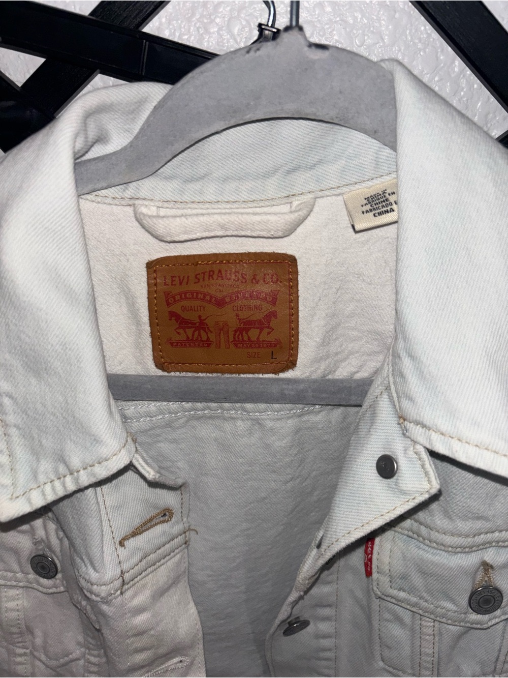 Levi's Off-White Denim Trucker Jacket large - Picture 2 of 3